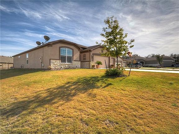 2nd image of 903 Lake Creek Ct