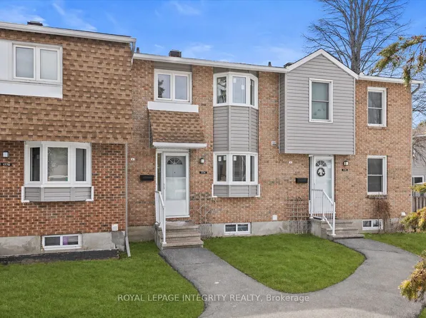 1771 Lamoureux Dr #C, Ottawa, ON K1E 2N5
