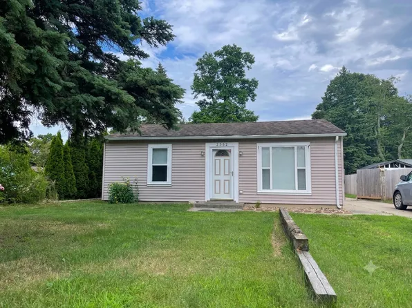 2582 Roselawn St, Wolverine Lake, MI 48390
