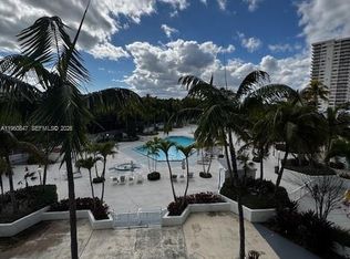 100 Bayview Dr APT 319, Sunny Isles Beach, FL 33160