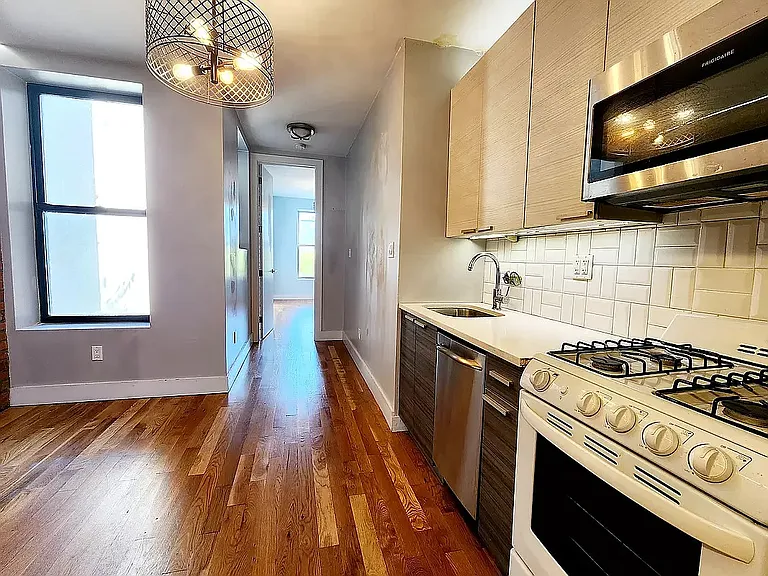 334 Chauncey St #3C — Photo 1