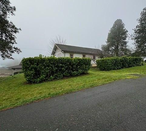 view of house on a foggy day