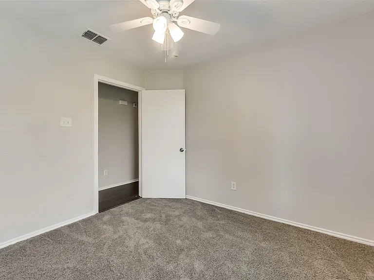 305 Kings Way Dr #A — Photo 5