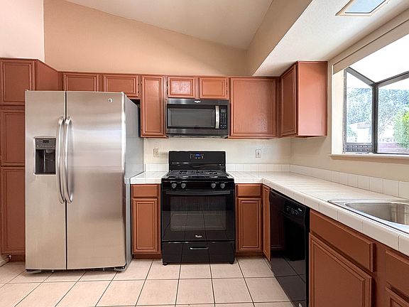 4th image of 1588 Yellowwood Dr