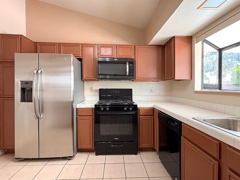 1588 Yellowwood Dr — Photo 4