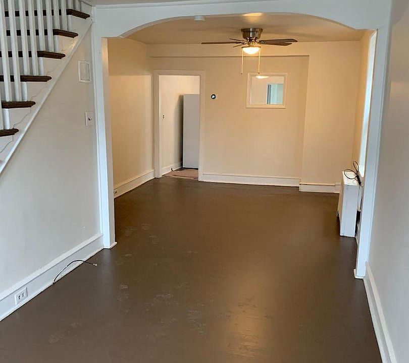 2nd image of 806 Anchorage St
