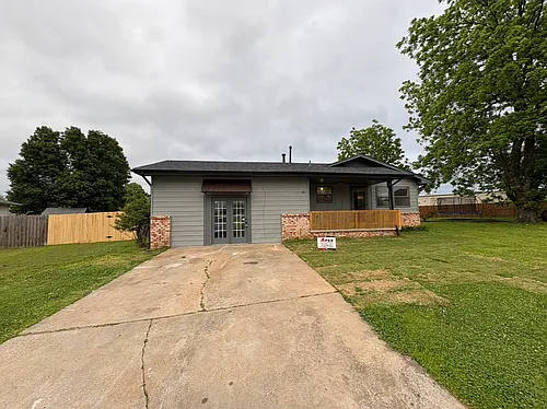 202 W Vandalia St Photo 1