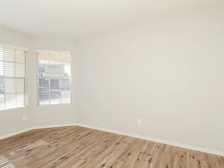 208 W Oraibi Dr — Photo 10