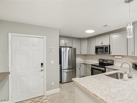 3rd image of 4236 Bellasol Cir APT 1014