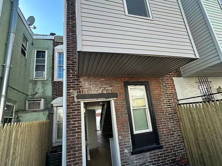 2241 Jackson St — Photo 19