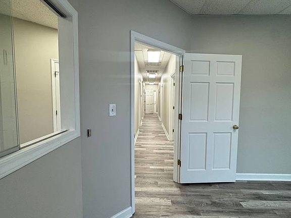 4th image of 1919 Boulevard St Suite E