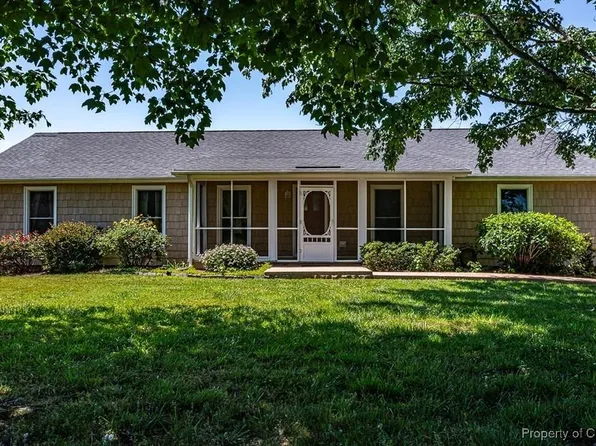 241 Lagrange Ave, Kilmarnock, VA 22482