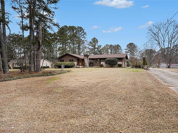 2nd image of 722 Mundys Mill Rd