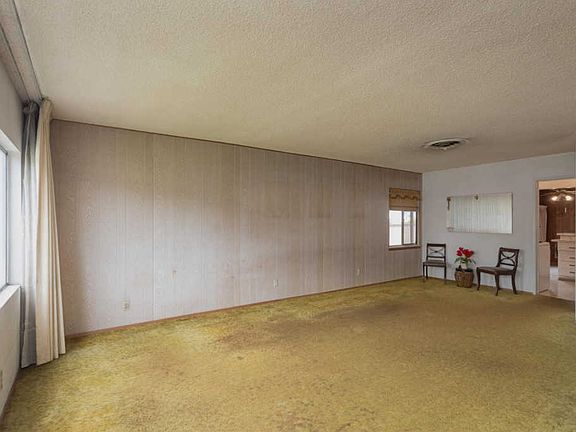 5th image of 8939 Sylmar Ave