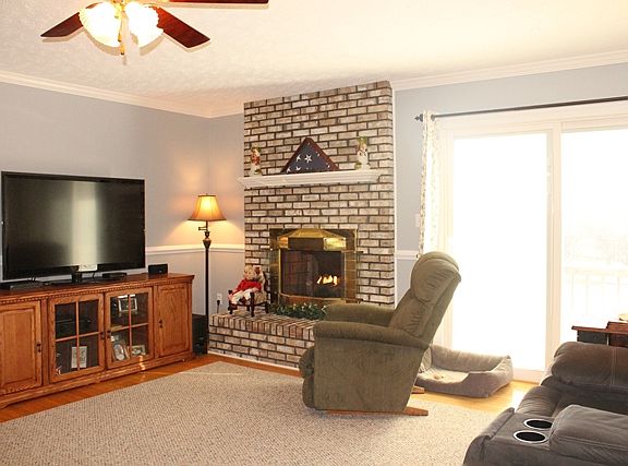 4th image of 490 Sherwood Forest Rd