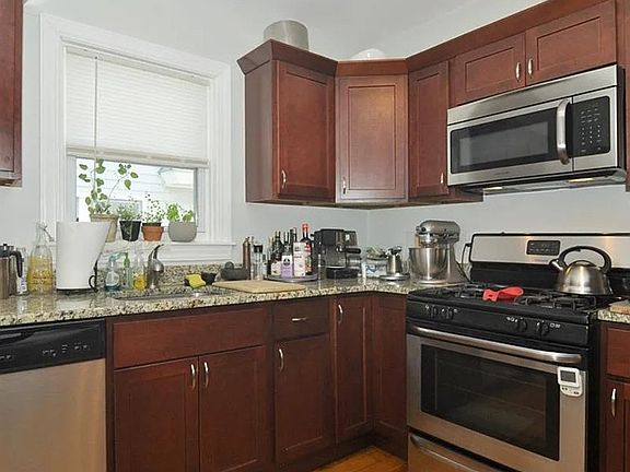 5th image of 37 Longwood Ave