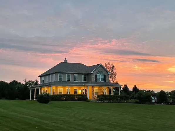 105 Grand Pointe Dr, Hebron, OH 43025