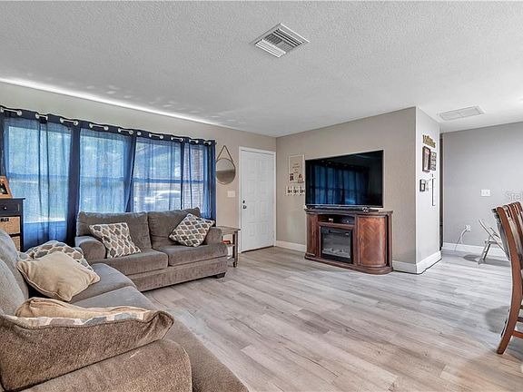 5th image of 6806 Circle Creek Dr N