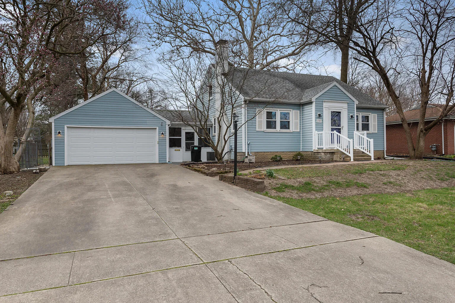 1307 W Healey St photo 1