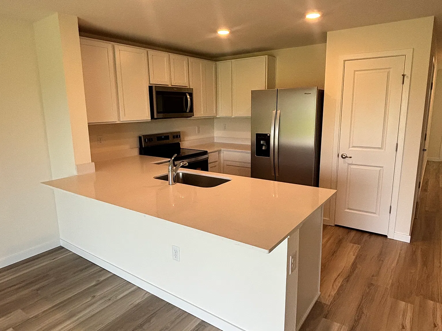 3 bed, 1464 sqft, $2,000 — Photo 4