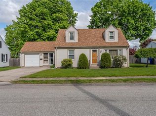 11 Woodland Dr, West Warwick, RI 02893