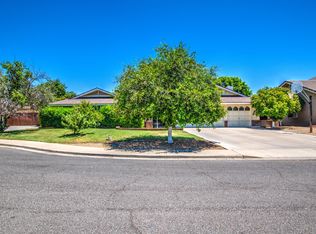 1139 N York Cir, Mesa, AZ 85213