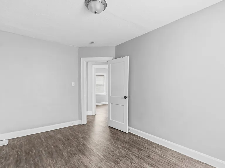 936 Whitby Rd — Photo 16