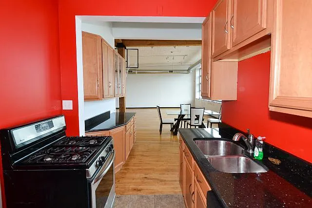 2412 W North Ave — Photo 3