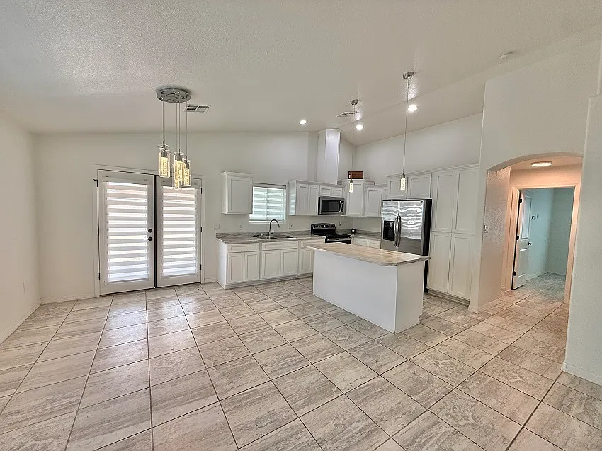 3 bed, $1,695 — Photo 4