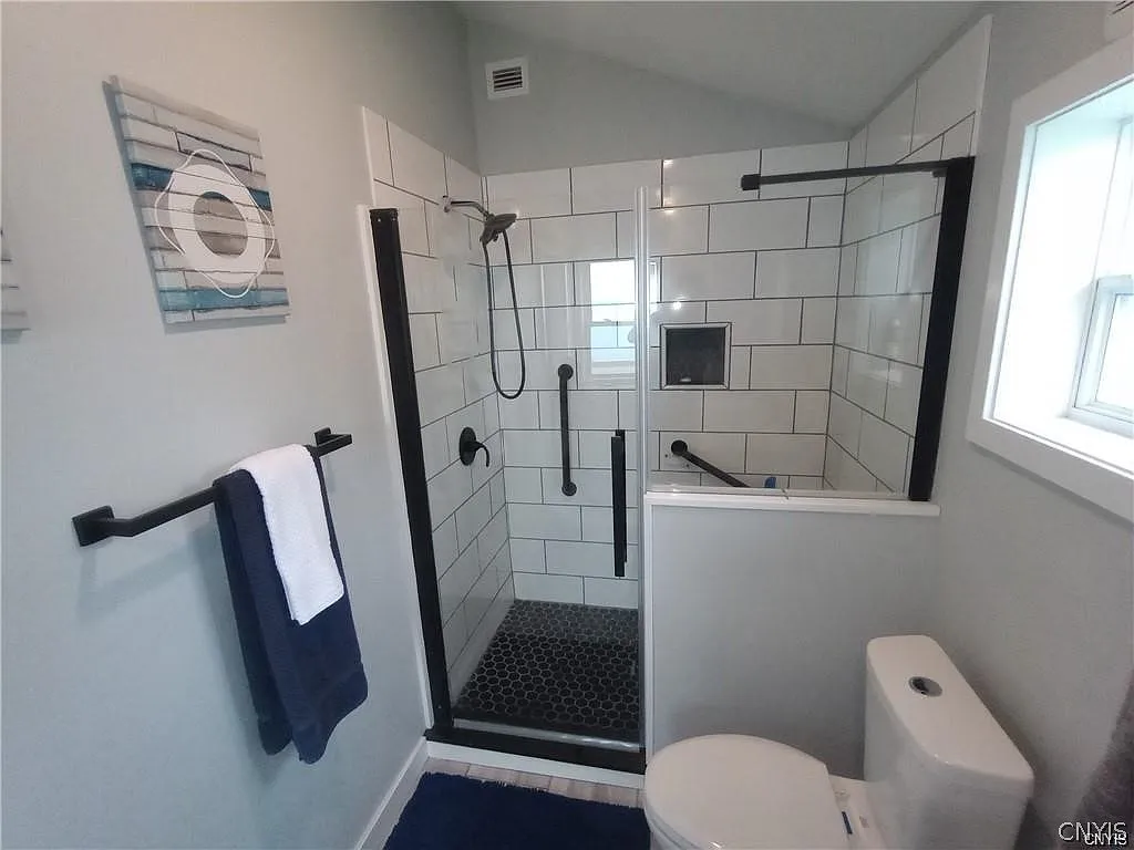4 bed, 3.0 bath, 2091 sqft, $3,499 — Photo 4