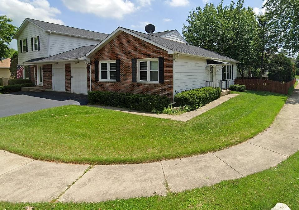Corner unit with lots of parking