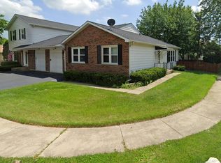 556 Fessler Ave, Naperville, IL 60565