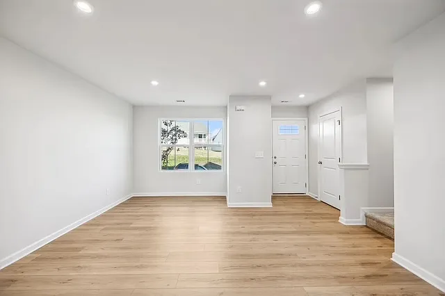 3 bed, 2.5 bath, 1220 sqft, $1,950 — Photo 2
