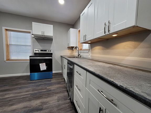 4th image of 405 Lakeway Dr #C