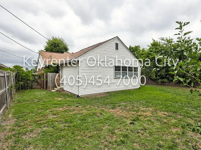 1622 W Britton Rd — Photo 40