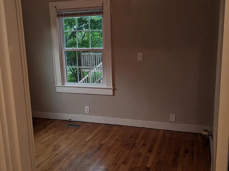 905 Gertrude Ave — Photo 8