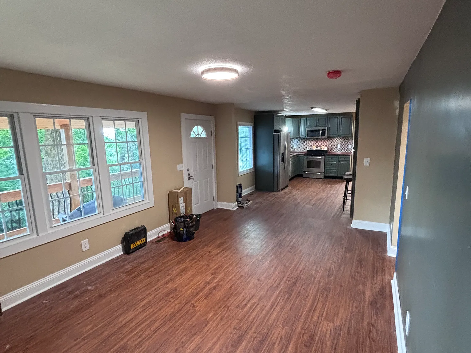 3 bed, 2.5 bath, 1300 sqft, $2,200 — Photo 3