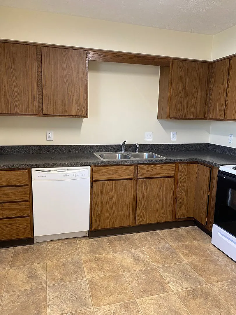 Willow Creek Apartments 1050 — Photo 4