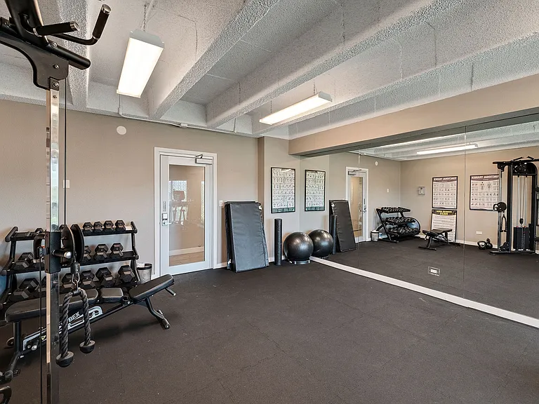 1600 Ardmore Ave #219 — Photo 32