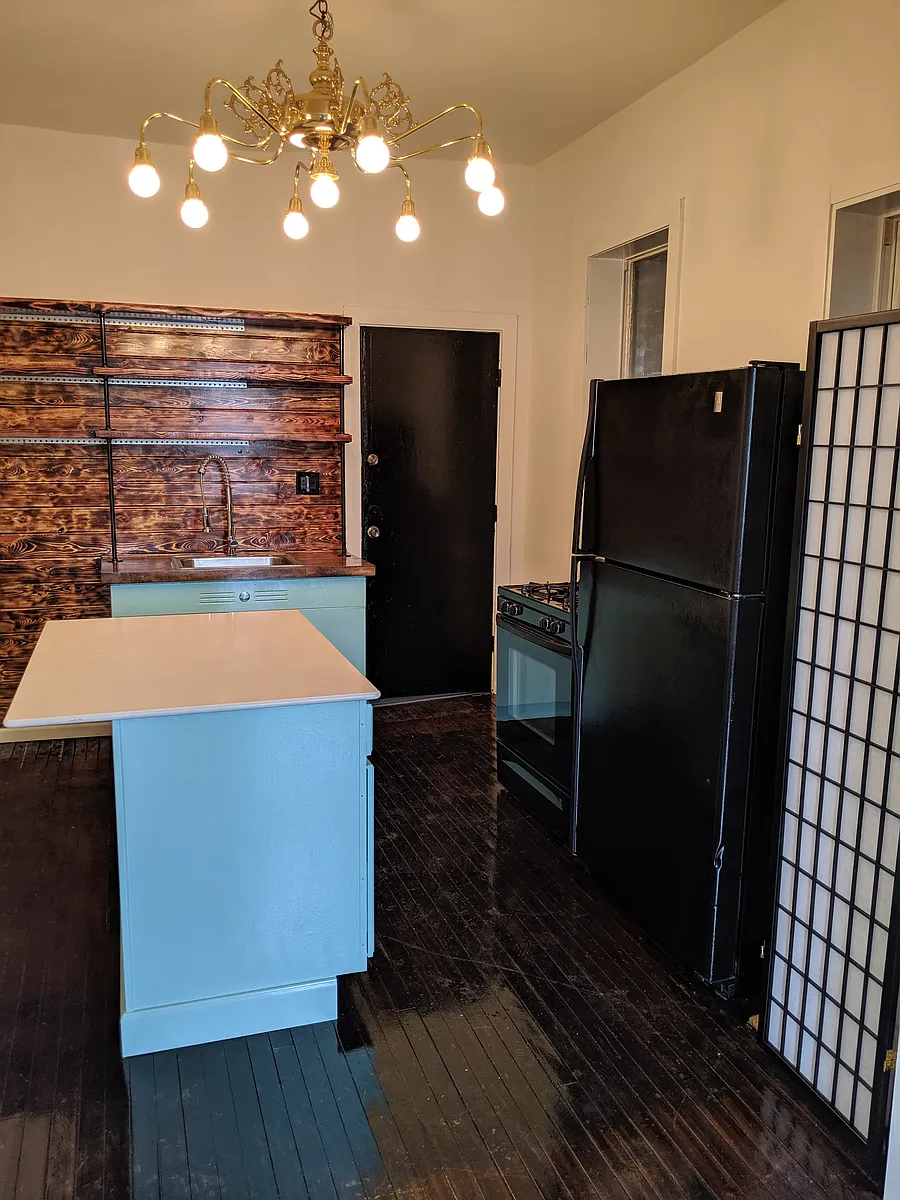 Building Photo - 1750 W 21st St #1F