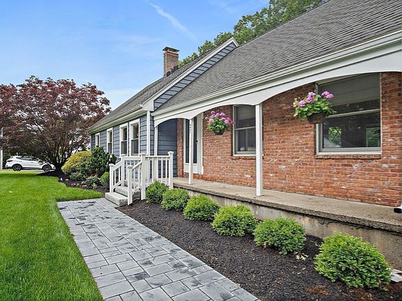 3rd image of 25 Indian Hill Rd