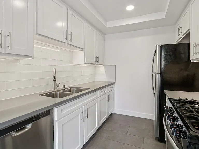 960 N. Alfred — Photo 28
