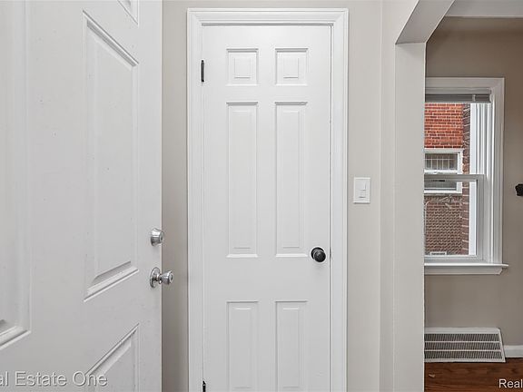 4th image of 15346 Fielding St