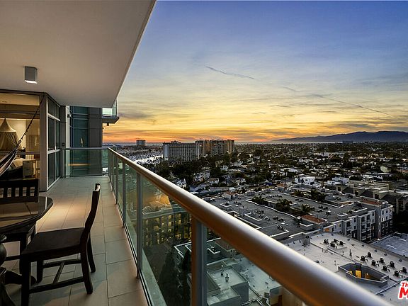 4th image of 13700 Marina Pointe Dr Unit 1620