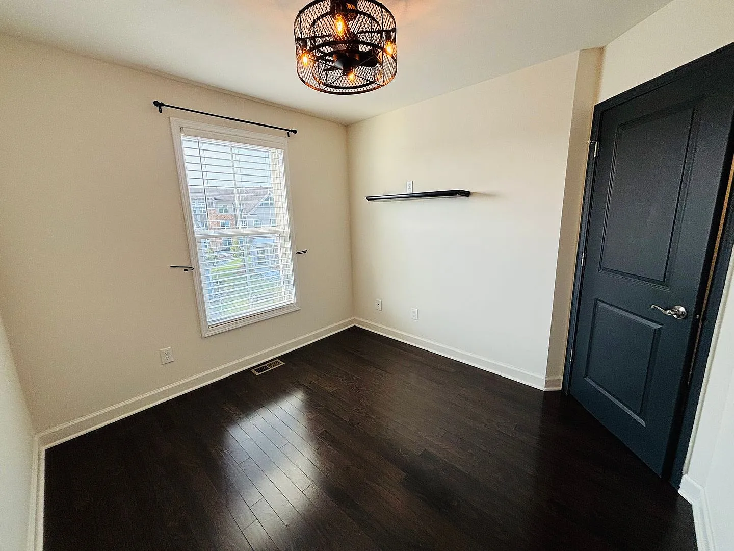 3-4 Bedroom, 3.5 Bath Townhouse — Photo 2
