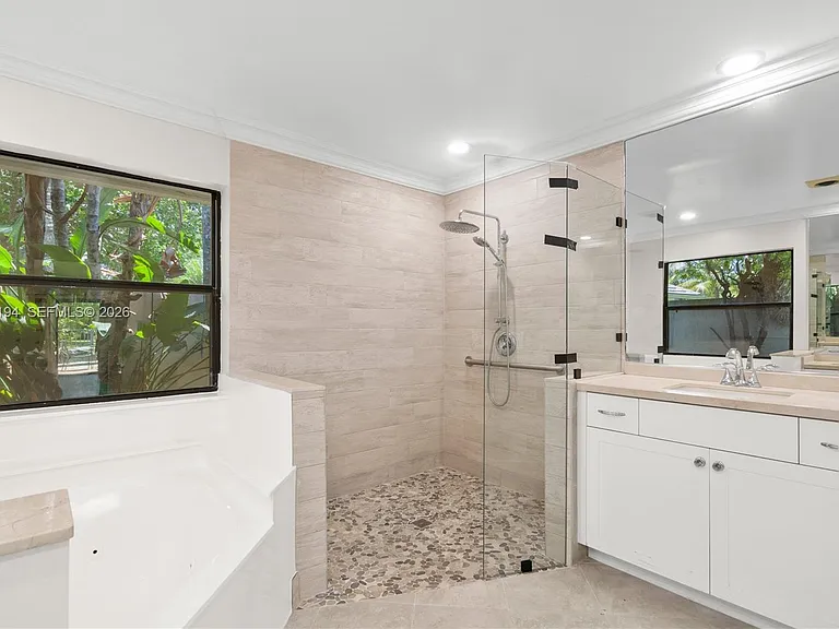 1087 Deerwood Ln — Photo 32