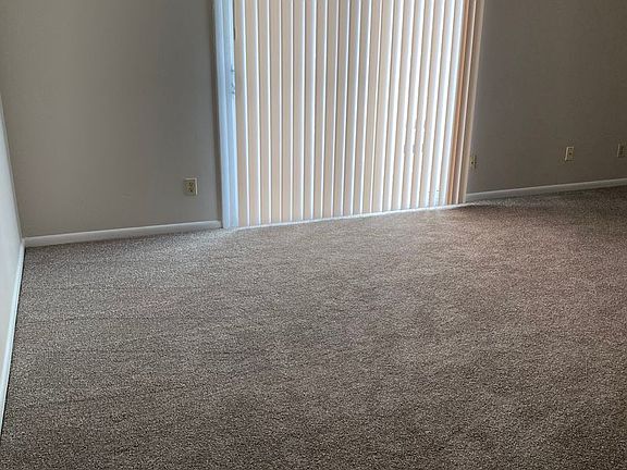 2nd image of 1523 Lincolnshire Dr #6