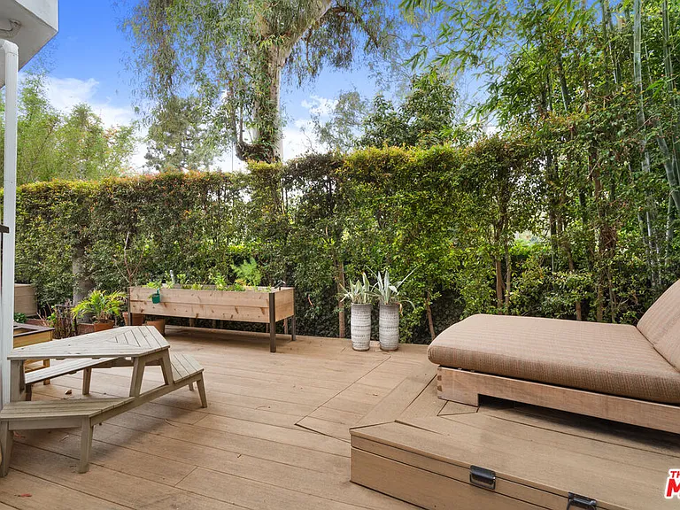 2065 Watsonia Ter — Photo 28