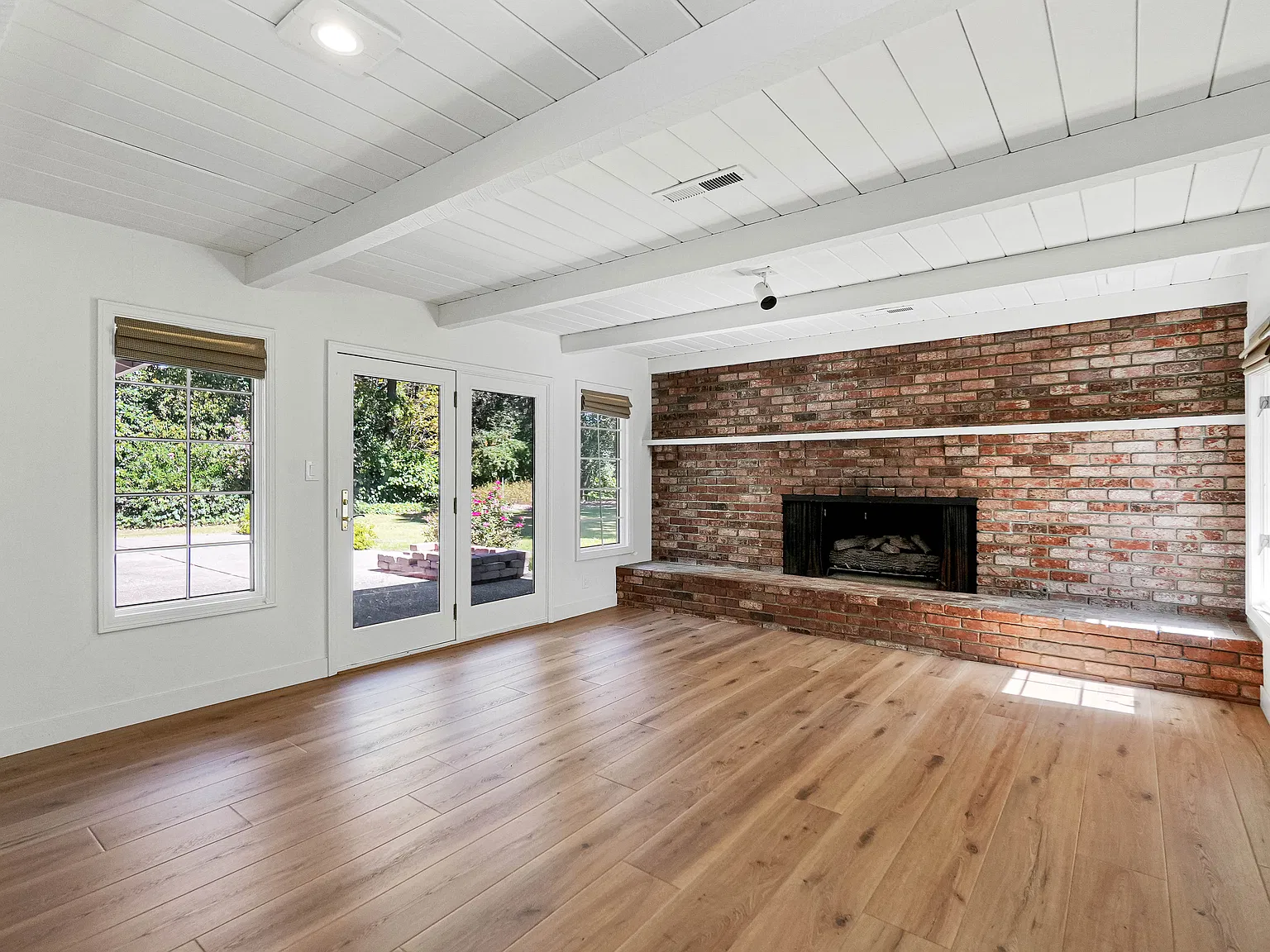 4 bed, 2107 sqft, $5,995 — Photo 3