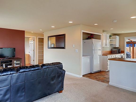 4th image of 8804 13th St NE
